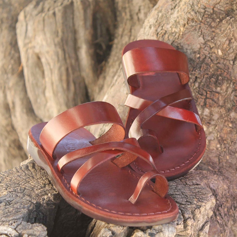 Toe Ring Brown Rome Style Sandals